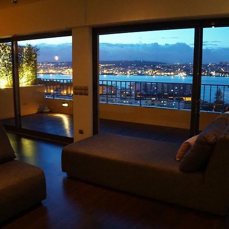 Penthouse Bellevue Lägenhet Almada Exteriör bild
