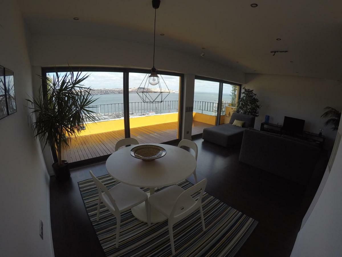 Penthouse Bellevue Lägenhet Almada Exteriör bild