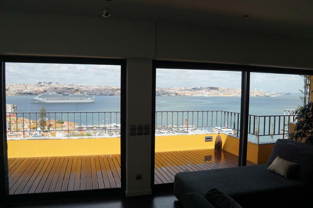 Penthouse Bellevue Lägenhet Almada Exteriör bild