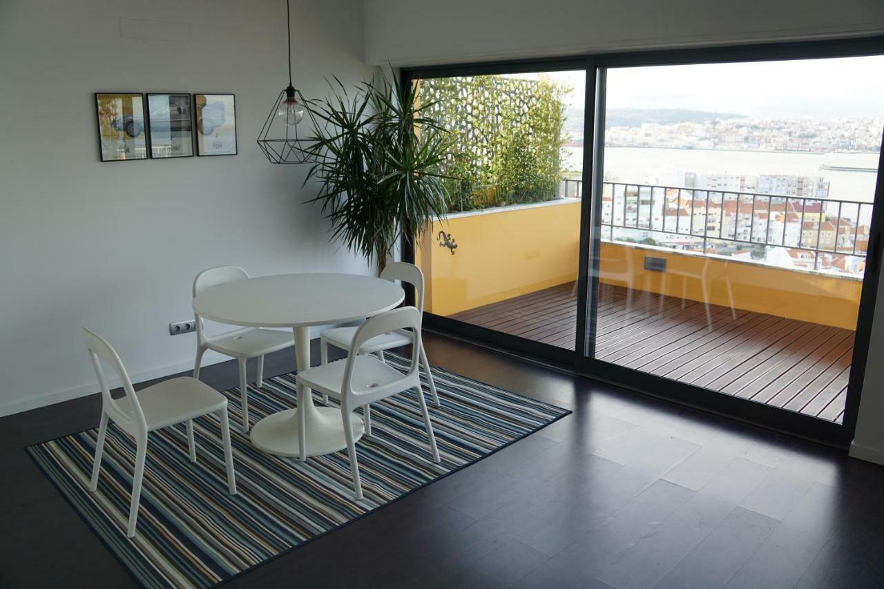 Penthouse Bellevue Lägenhet Almada Exteriör bild