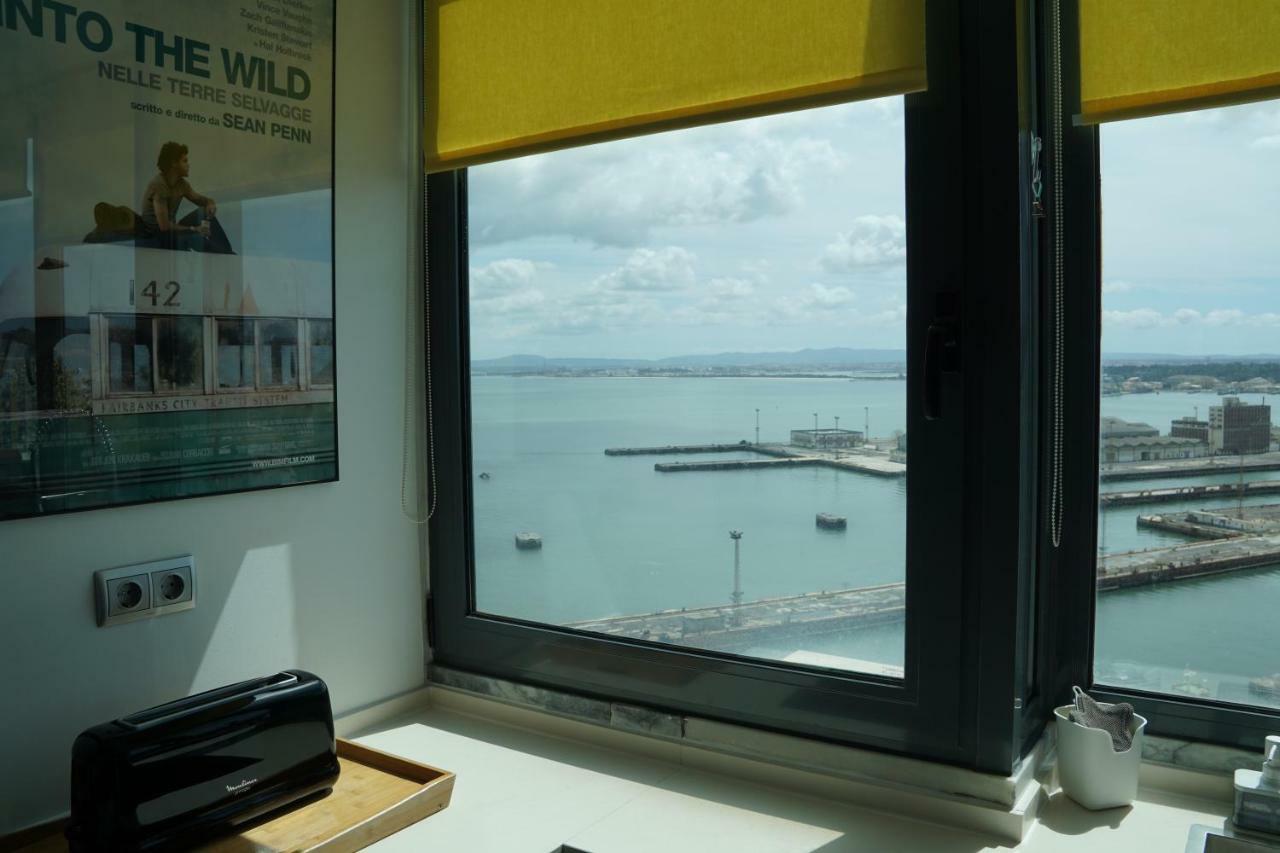 Penthouse Bellevue Lägenhet Almada Exteriör bild