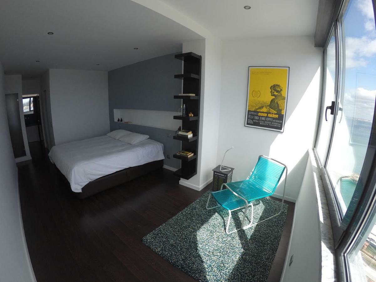 Penthouse Bellevue Lägenhet Almada Exteriör bild